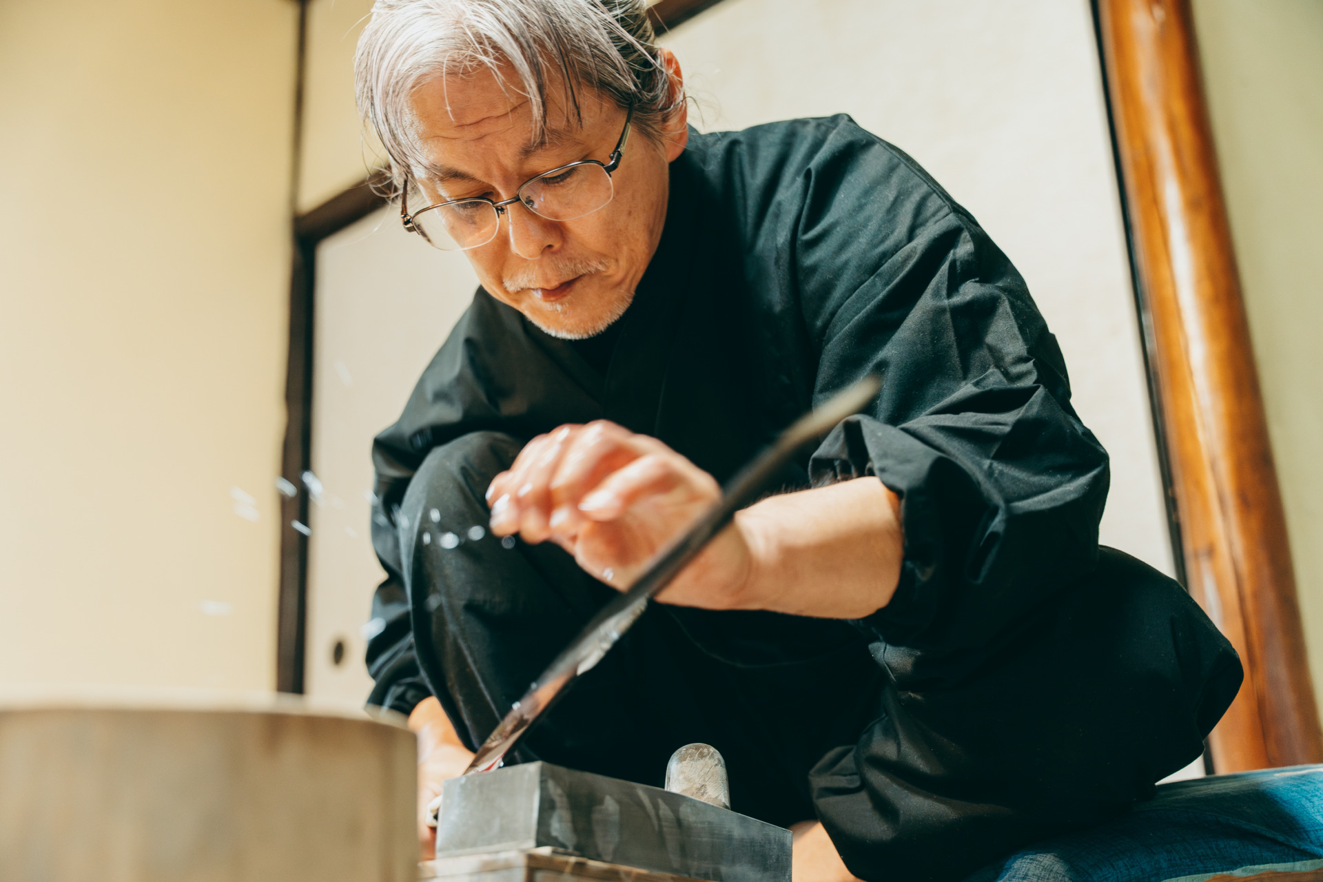 娘の言葉に背中を押され、脱サラして10年。研師として日本刀をあるべき